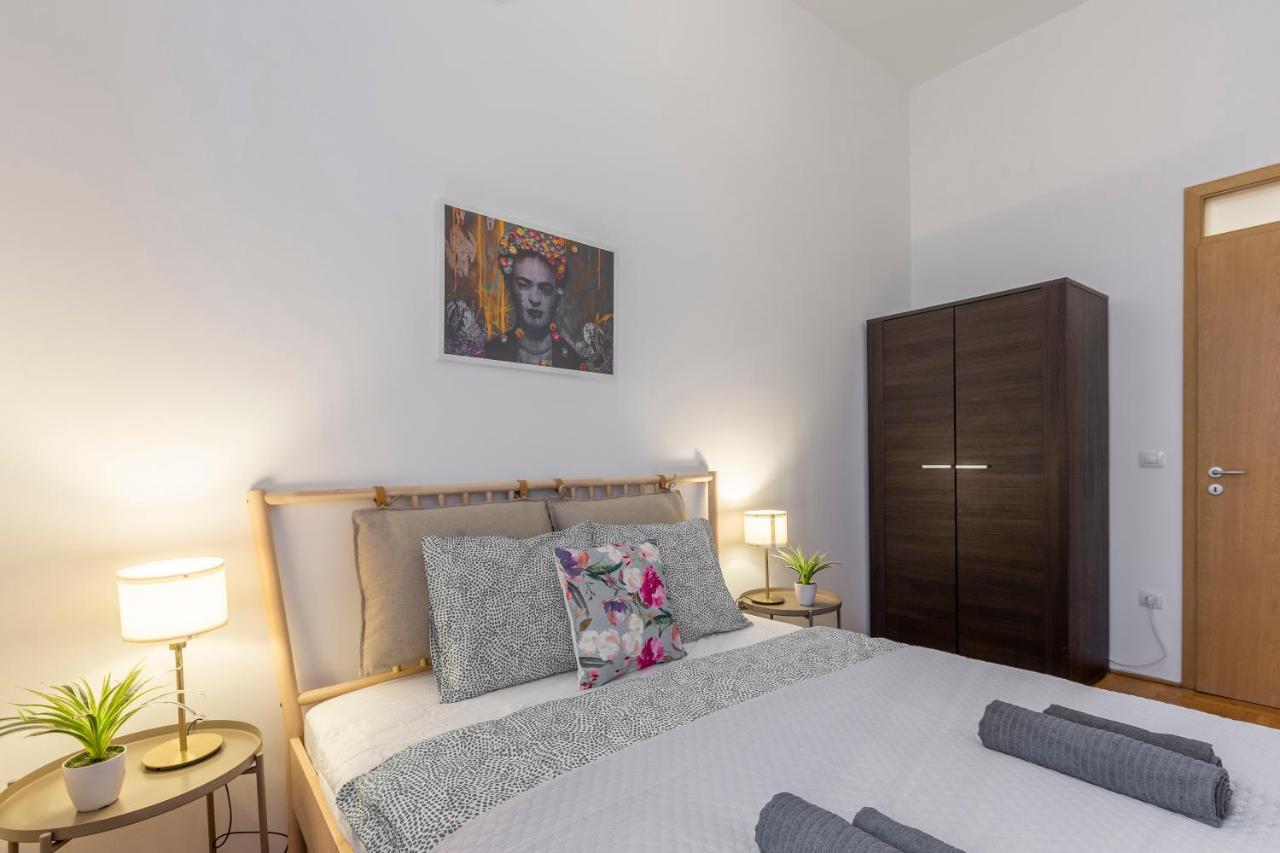 Cozy Home By Bella In The Heart Of Budapest Exterior photo